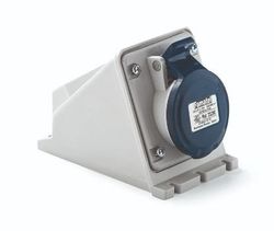 BASE SUPERFICIE 2P+T 32A 220V IP54