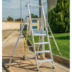 ESCALERA CON PLATAFORMA Y ESTABILIZADORES 6085/05