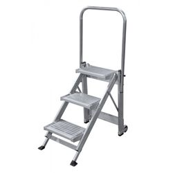 K-FOLD. TABURETE PLAGABLE 3 ESCALONES