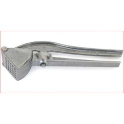 PRENSA AJOS ALUMINIO CON DESHUESADOR / 17 CM. DISPLAY 1 UD.