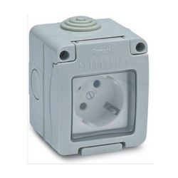 TOMA CON TTL 16A 250V FAMATEL