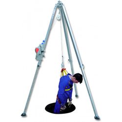 TRIPODE TELESCOPICO DB-A1 CON PATAS REGULABLES DE 1,50 A2,50 M PARA RESCATES CON POLEA Y MOSQUETON